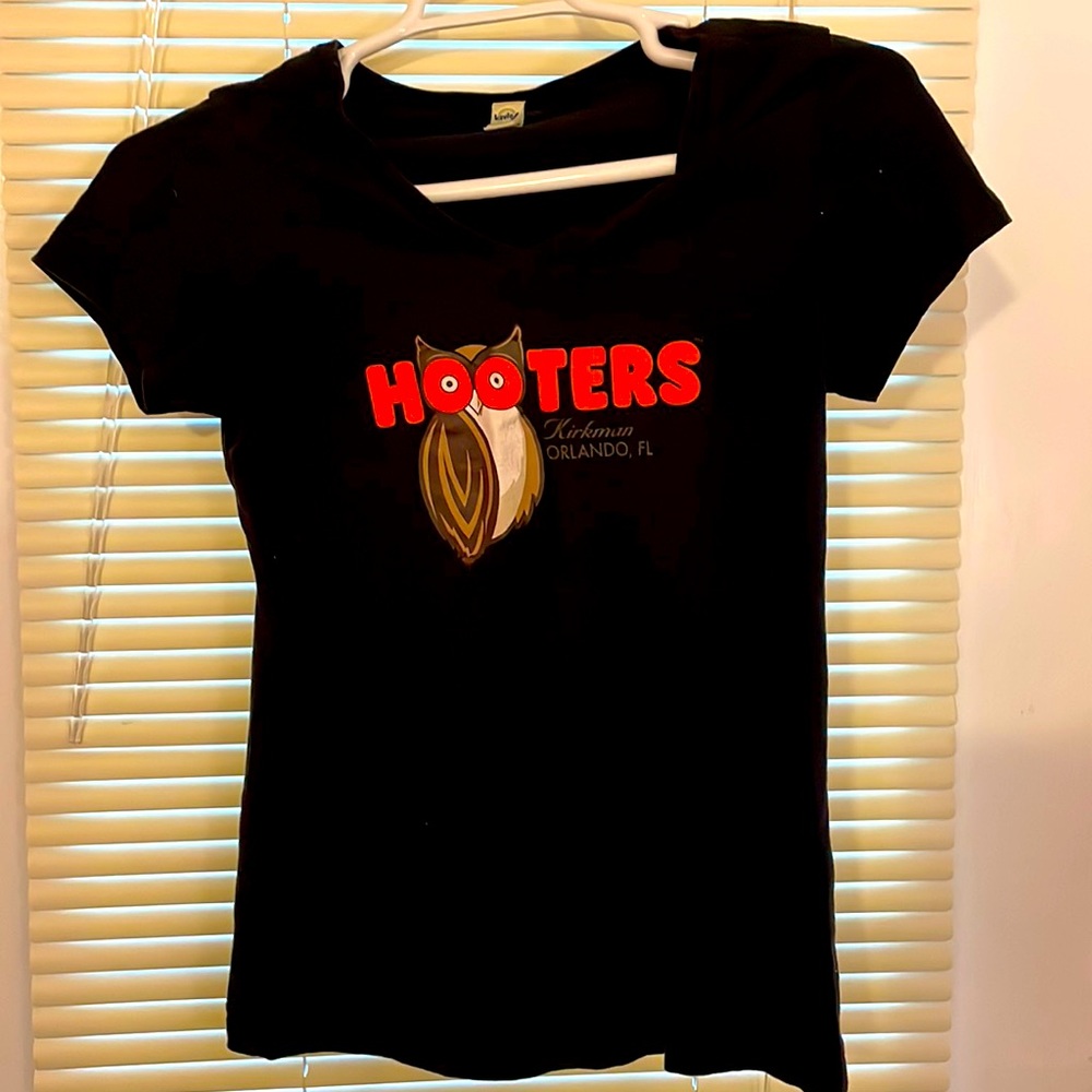 Womens Hooters T-shirt from Orlando, Fl XL fits like a medium
